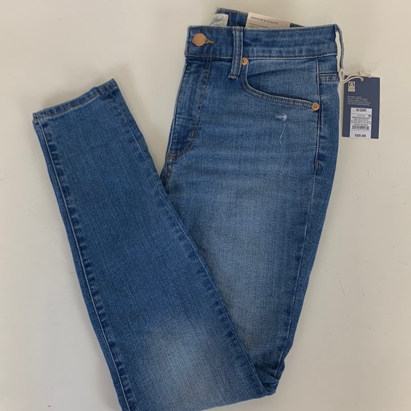 Universal Thread Denim - NWT Women's High-Rise Skinny Jeans in Medium Wash - Universal Thread